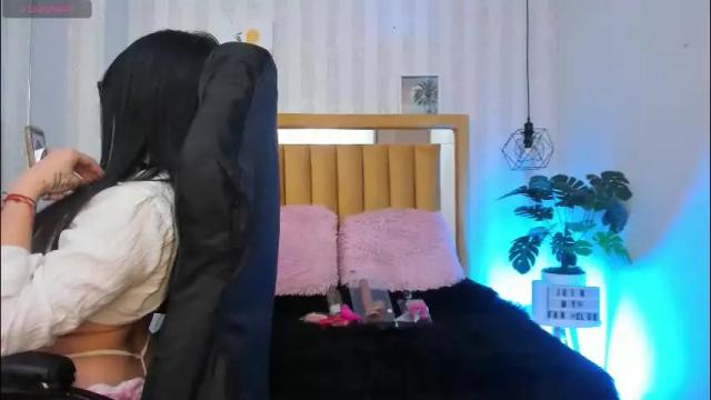 Image 10 of pettit_courtny Stream on Chaturbate on 1 month ago
