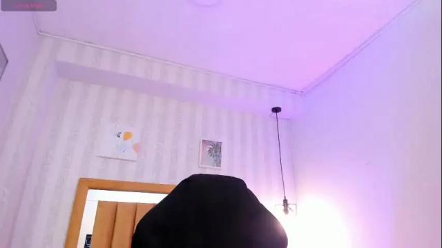 Image 11 of pettit_courtny Stream on Chaturbate on 1 month ago