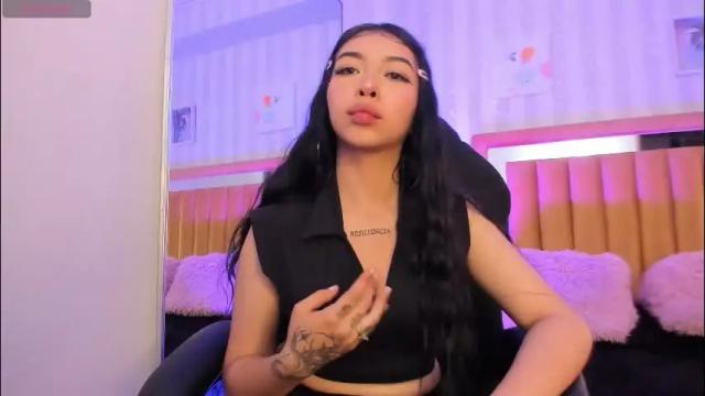 Image 6 of pettit_courtny Stream on Chaturbate on 24 days ago