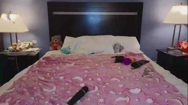 Image 2 of pettyxpoison Stream on Chaturbate on 21 days ago
