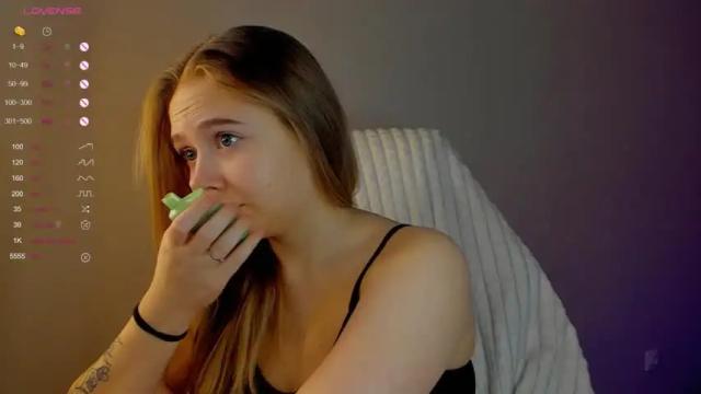 Image 10 of pewdieevaa Stream on Chaturbate on 18 months ago