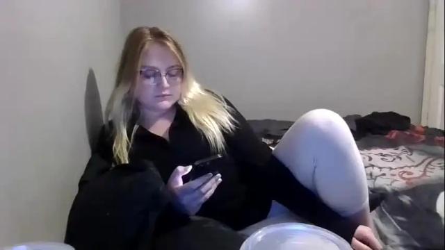 Image 2 of phatassblond Stream on Chaturbate on 14 months ago