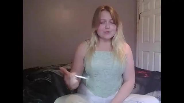 Image 4 of phatassblond Stream on Chaturbate on 14 months ago