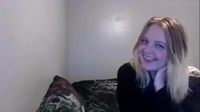 Image 3 of phatassblond Stream on Chaturbate on 14 months ago