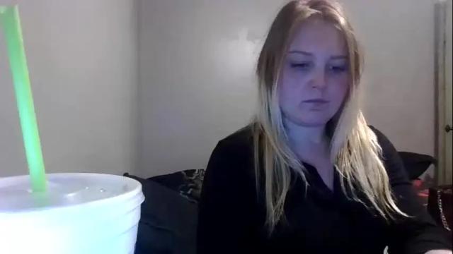 Image 2 of phatassblond Stream on Chaturbate on 14 months ago