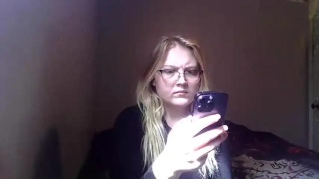 Image 7 of phatassblond Stream on Chaturbate on 13 months ago