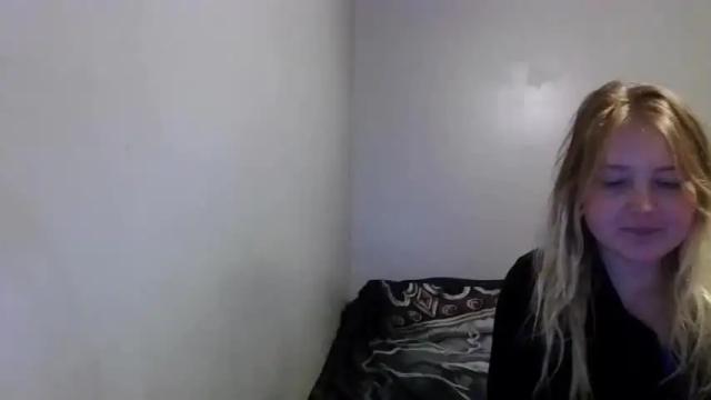 Image 8 of phatassblond Stream on Chaturbate on 13 months ago