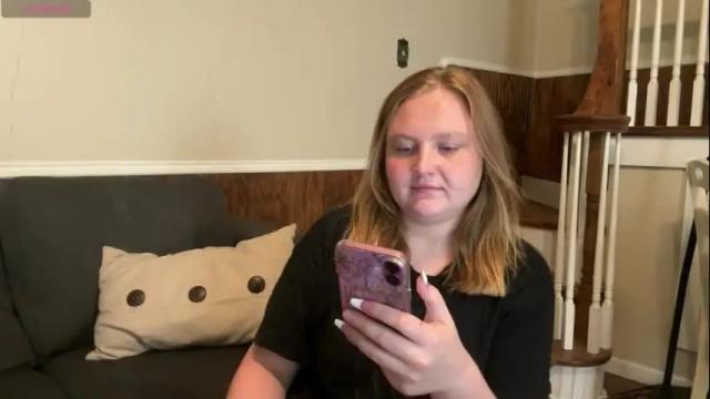 Image 11 of phatassblond Stream on Chaturbate on 5 months ago