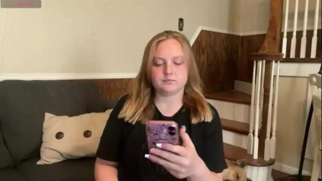 Image 3 of phatassblond Stream on Chaturbate on 5 months ago