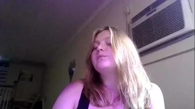 Image 10 of phatassblond Stream on Chaturbate on 4 months ago