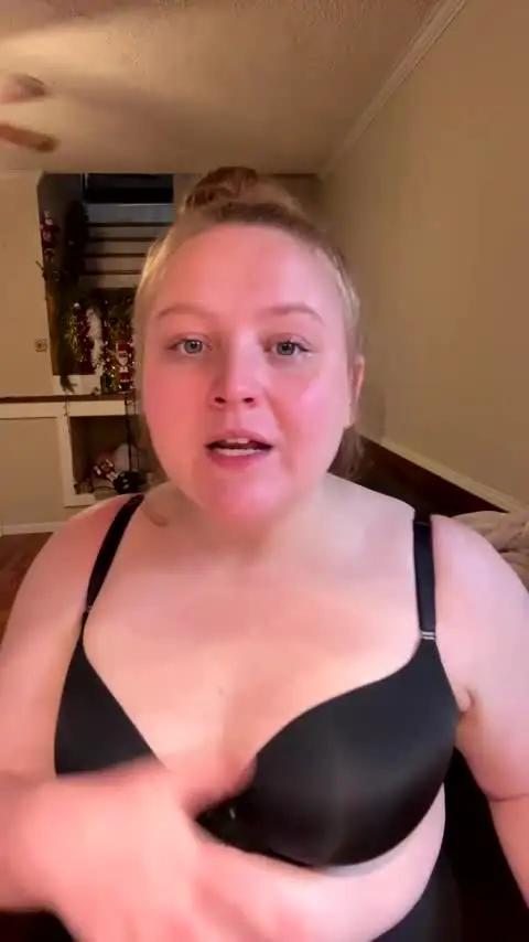 Image 2 of phatassblond Stream on Chaturbate on 1 month ago