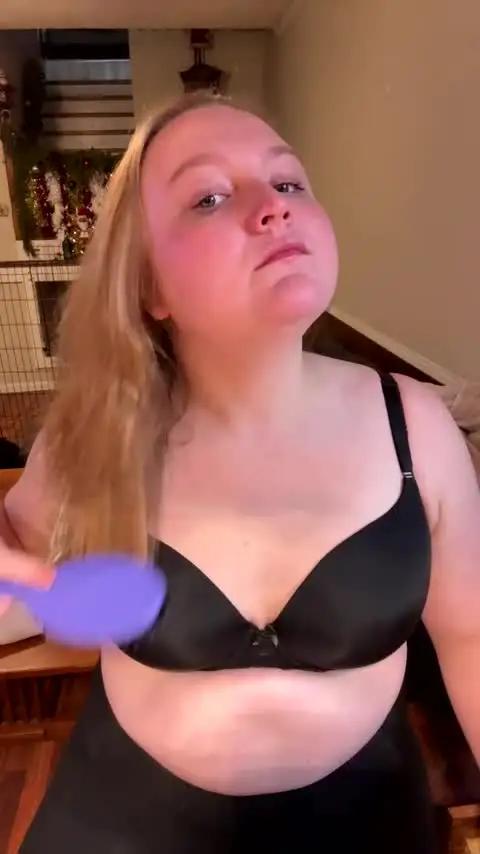 Image 7 of phatassblond Stream on Chaturbate on 1 month ago