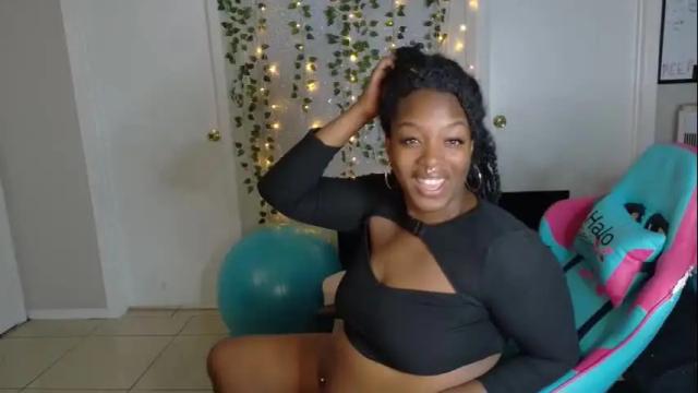 Image 12 of phatjuicypeach Stream on Chaturbate on 19 days ago