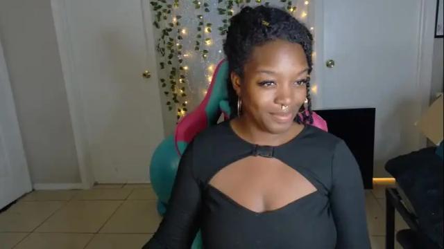 Image 2 of phatjuicypeach Stream on Chaturbate on 19 days ago