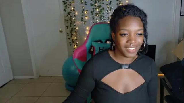 Image 3 of phatjuicypeach Stream on Chaturbate on 19 days ago