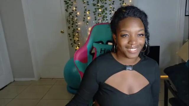 Image 4 of phatjuicypeach Stream on Chaturbate on 19 days ago