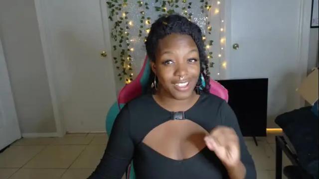 Image 7 of phatjuicypeach Stream on Chaturbate on 19 days ago