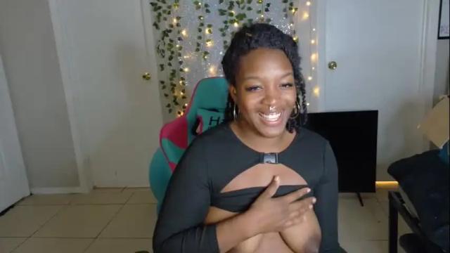 Image 8 of phatjuicypeach Stream on Chaturbate on 19 days ago