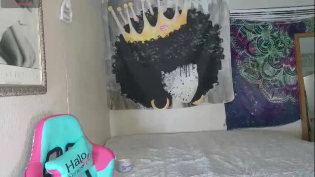 Image 3 of phatjuicypeach Stream on Chaturbate on 1 month ago