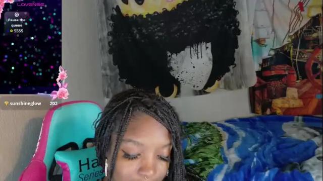 Image 7 of phatjuicypeach Stream on Chaturbate on 1 month ago