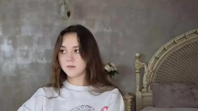 Image 7 of phoebeelliott Stream on Chaturbate on 18 months ago