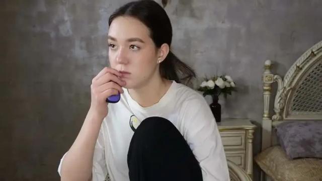 Image 12 of phoebeelliott Stream on Chaturbate on 18 months ago