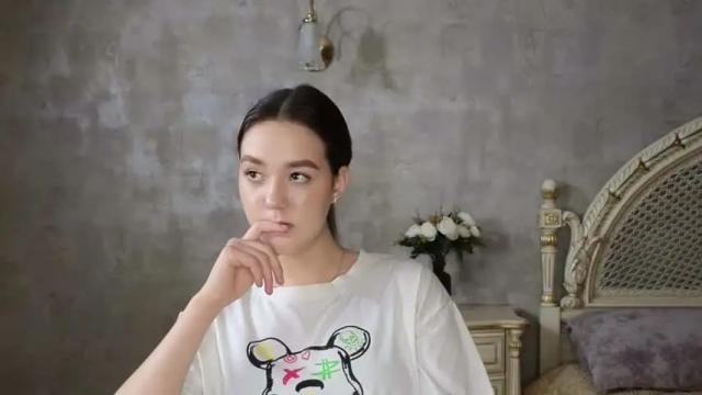 Image 3 of phoebeelliott Stream on Chaturbate on 18 months ago