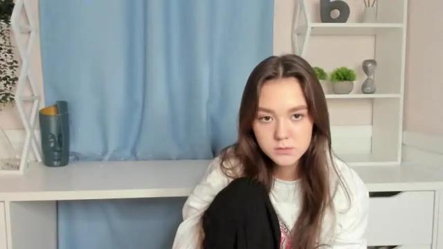 Image 2 of phoebeelliott Stream on Chaturbate on 18 months ago
