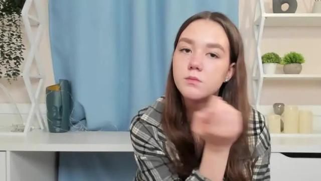 Image 2 of phoebeelliott Stream on Chaturbate on 25 months ago