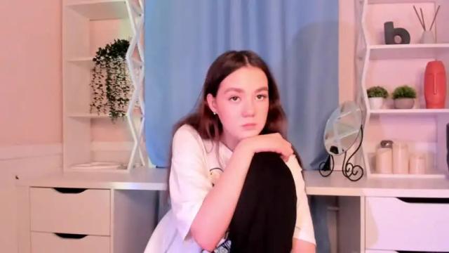 Image 10 of phoebeelliott Stream on Chaturbate on 25 months ago