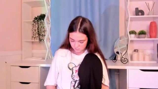 Image 11 of phoebeelliott Stream on Chaturbate on 25 months ago