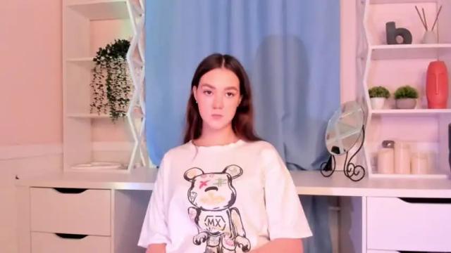 Image 6 of phoebeelliott Stream on Chaturbate on 25 months ago