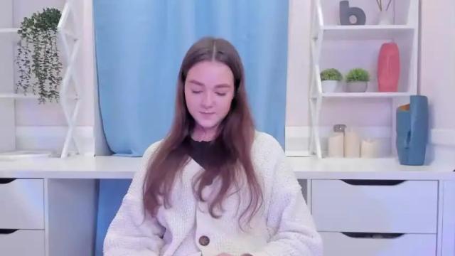 Image 4 of phoebeelliott Stream on Chaturbate on 17 months ago