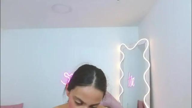 Image 4 of pia_tay Stream on Chaturbate on 1 month ago