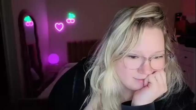 Image 10 of piggyrose Stream on Chaturbate on 16 days ago