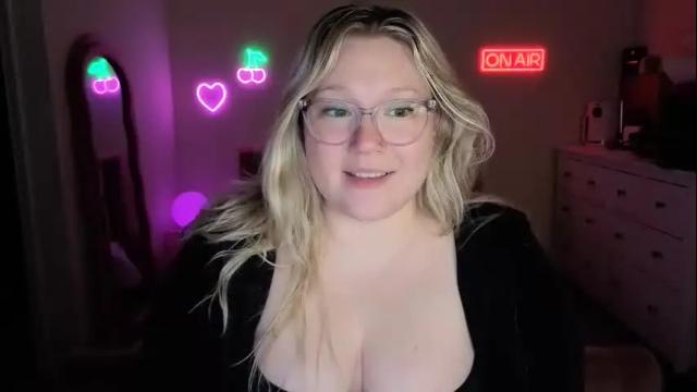 Image 6 of piggyrose Stream on Chaturbate on 16 days ago