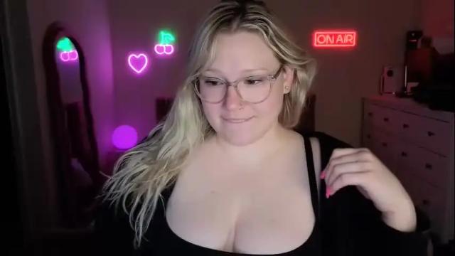 Image 7 of piggyrose Stream on Chaturbate on 16 days ago