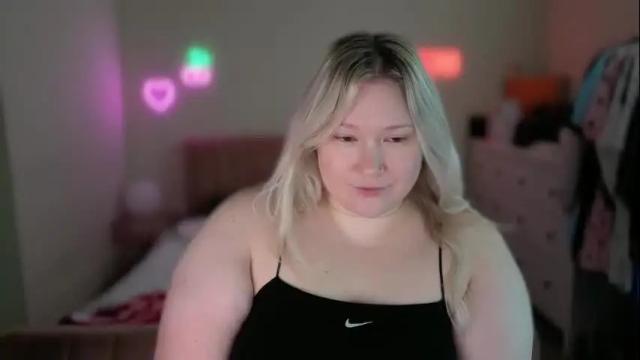 Image 2 of piggyrose Stream on Chaturbate on 2 months ago