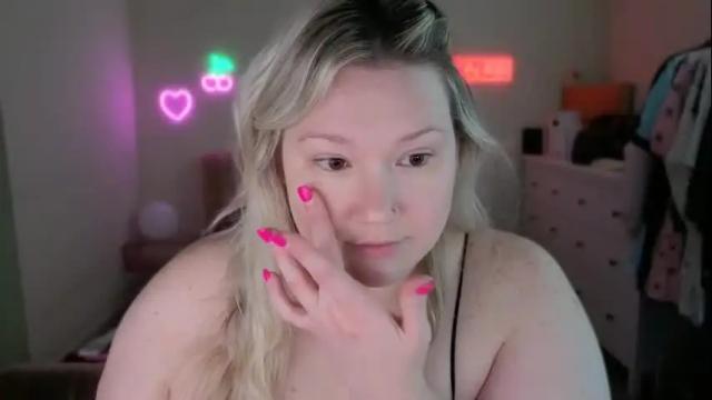 Image 3 of piggyrose Stream on Chaturbate on 2 months ago