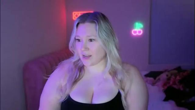 Image 2 of piggyrose Stream on Chaturbate on 12 days ago