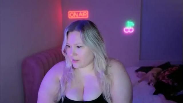 Image 3 of piggyrose Stream on Chaturbate on 12 days ago