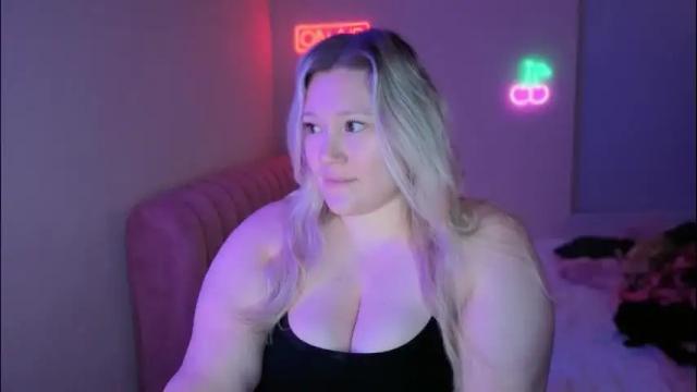 Image 6 of piggyrose Stream on Chaturbate on 12 days ago