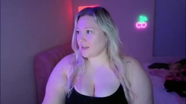 Image 7 of piggyrose Stream on Chaturbate on 12 days ago