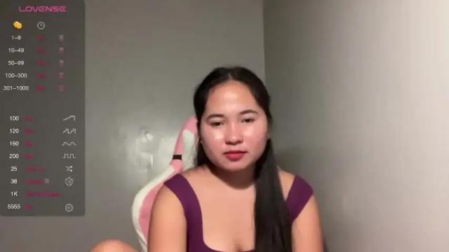 Image 3 of pinay_roxanne Stream on Chaturbate on 15 months ago