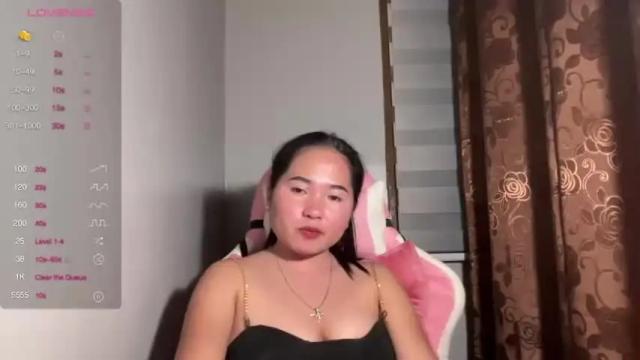 Image 4 of pinay_roxanne Stream on Chaturbate on 15 months ago