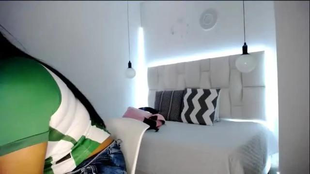 Image 2 of pink__tiffany Stream on Chaturbate on 17 days ago