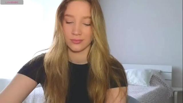 Image 2 of pink_rosee_ Stream on Chaturbate on 1 month ago