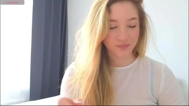 Image 2 of pink_rosee_ Stream on Chaturbate on 2 months ago