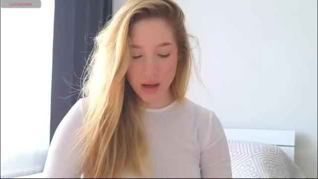 Image 3 of pink_rosee_ Stream on Chaturbate on 2 months ago