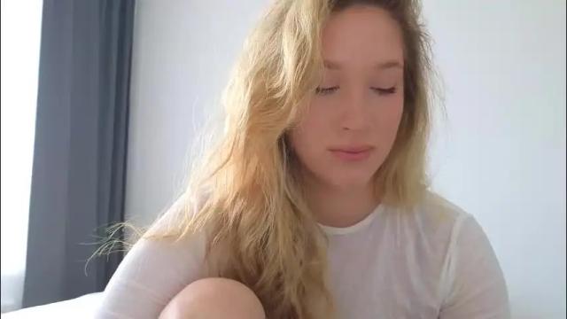 Image 3 of pink_rosee_ Stream on Chaturbate on 2 months ago